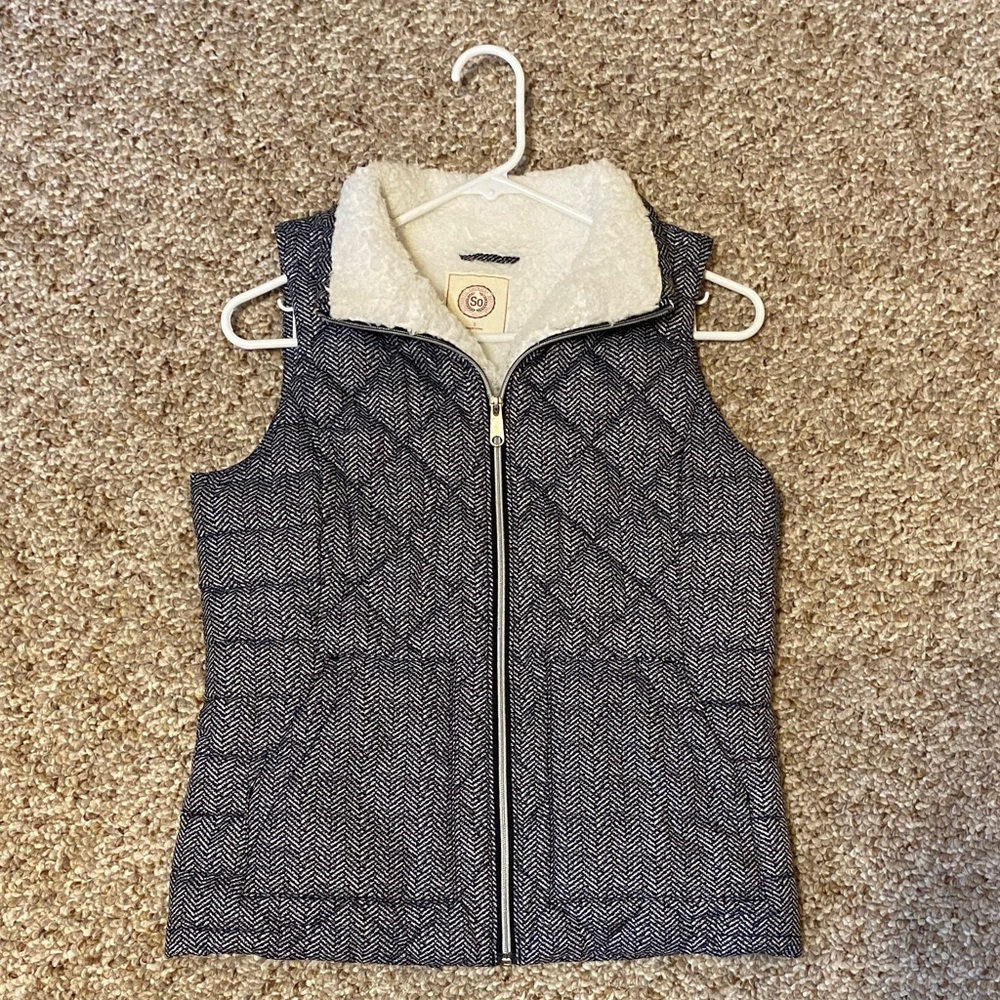 SO Women’s Black & White Herringbone Puffer Vest with Sherpa Lining